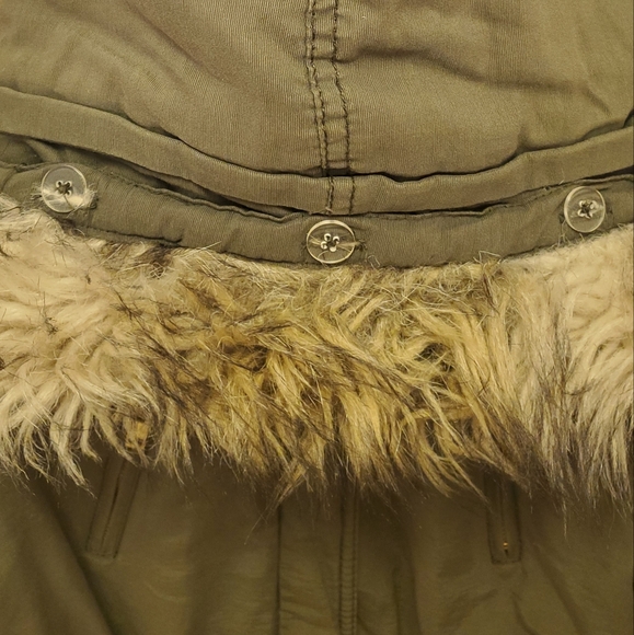 American Eagle Outfitters Women's Hooded Sherpa-Lined Parka - Olive, Gold HW, M - Picture 7 of 7